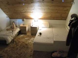 voyeurcam-julmodels-whitebed-2