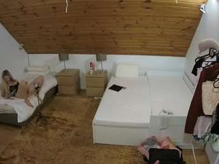 voyeurcam-julmodels-whitebed-2