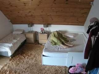 voyeurcam-julmodels-whitebed-2