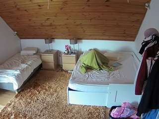 voyeurcam-julmodels-whitebed-2
