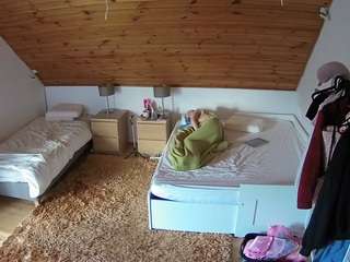 voyeurcam-julmodels-whitebed-2