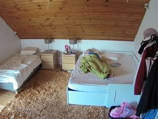 voyeurcam-julmodels-whitebed-2