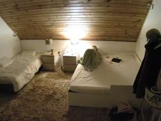 voyeurcam-julmodels-whitebed-2