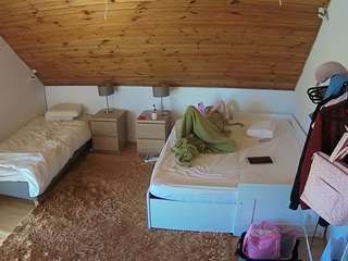 voyeurcam-julmodels-whitebed-2
