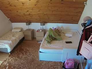 voyeurcam-julmodels-whitebed-2