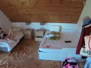 voyeurcam-julmodels-whitebed-2