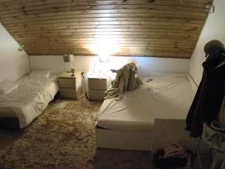 voyeurcam-julmodels-whitebed-2