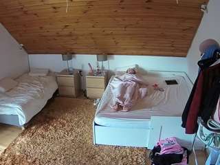 voyeurcam-julmodels-whitebed-2