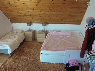 voyeurcam-julmodels-whitebed-2