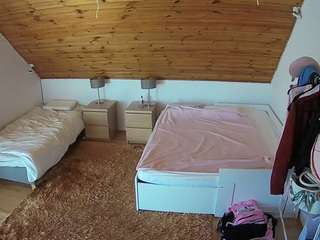 voyeurcam-julmodels-whitebed-2