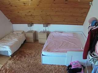 voyeurcam-julmodels-whitebed-2