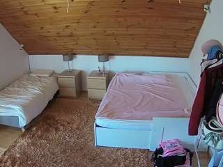 voyeurcam-julmodels-whitebed-2