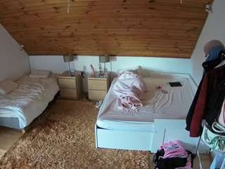 voyeurcam-julmodels-whitebed-2