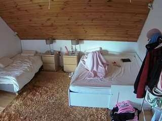voyeurcam-julmodels-whitebed-2