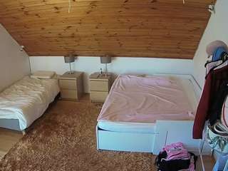 voyeurcam-julmodels-whitebed-2