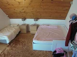 voyeurcam-julmodels-whitebed-2