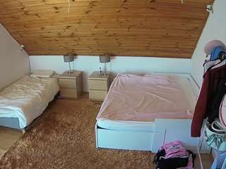 voyeurcam-julmodels-whitebed-2
