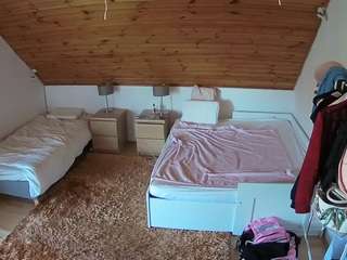 voyeurcam-julmodels-whitebed-2