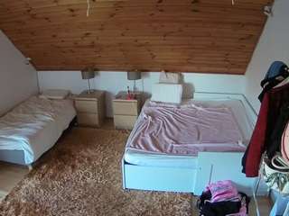 voyeurcam-julmodels-whitebed-2