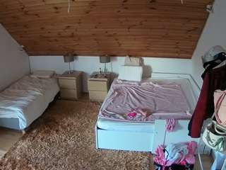 voyeurcam-julmodels-whitebed-2