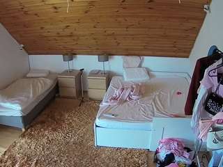 voyeurcam-julmodels-whitebed-2