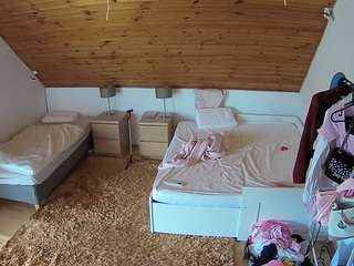voyeurcam-julmodels-whitebed-2