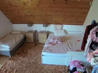 voyeurcam-julmodels-whitebed-2