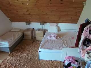 voyeurcam-julmodels-whitebed-2