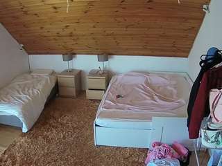 voyeurcam-julmodels-whitebed-2