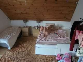 voyeurcam-julmodels-whitebed-2