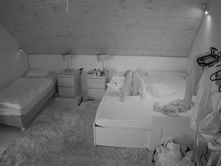 voyeurcam-julmodels-whitebed-2