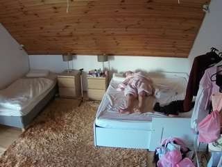 voyeurcam-julmodels-whitebed-2
