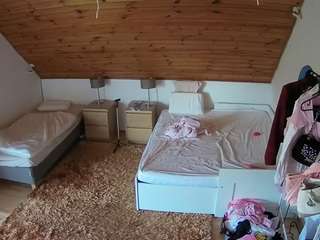 voyeurcam-julmodels-whitebed-2
