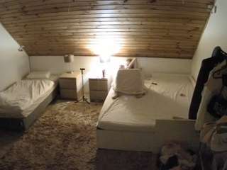 voyeurcam-julmodels-whitebed-2