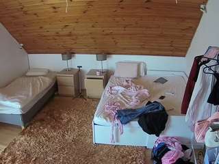 voyeurcam-julmodels-whitebed-2