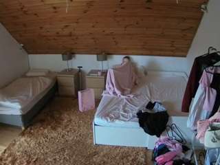 voyeurcam-julmodels-whitebed-2