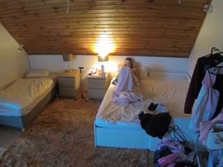 voyeurcam-julmodels-whitebed-2