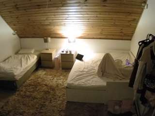 voyeurcam-julmodels-whitebed-2