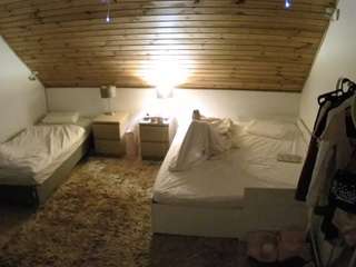 voyeurcam-julmodels-whitebed-2