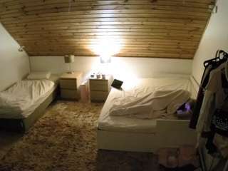 voyeurcam-julmodels-whitebed-2