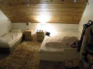 voyeurcam-julmodels-whitebed-2