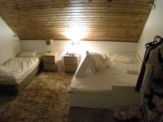 voyeurcam-julmodels-whitebed-2