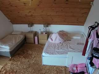 voyeurcam-julmodels-whitebed-2