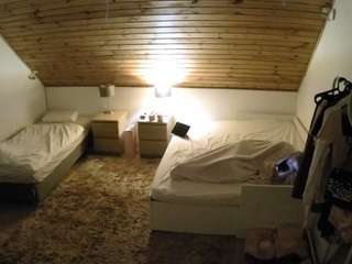voyeurcam-julmodels-whitebed-2