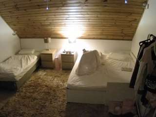 voyeurcam-julmodels-whitebed-2