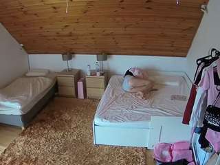 voyeurcam-julmodels-whitebed-2