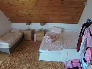 voyeurcam-julmodels-whitebed-2