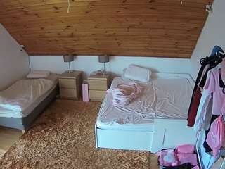 voyeurcam-julmodels-whitebed-2