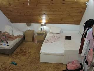 voyeurcam-julmodels-whitebed-2