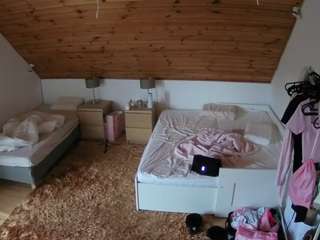 voyeurcam-julmodels-whitebed-2